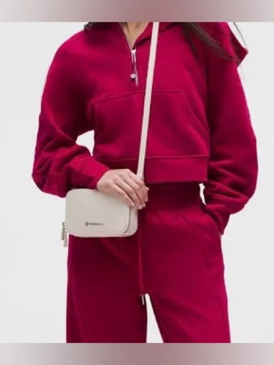 Lululemon Leather Alternative Camera
Crossbody Bag-Cashew NWT - Picture 4 of 16